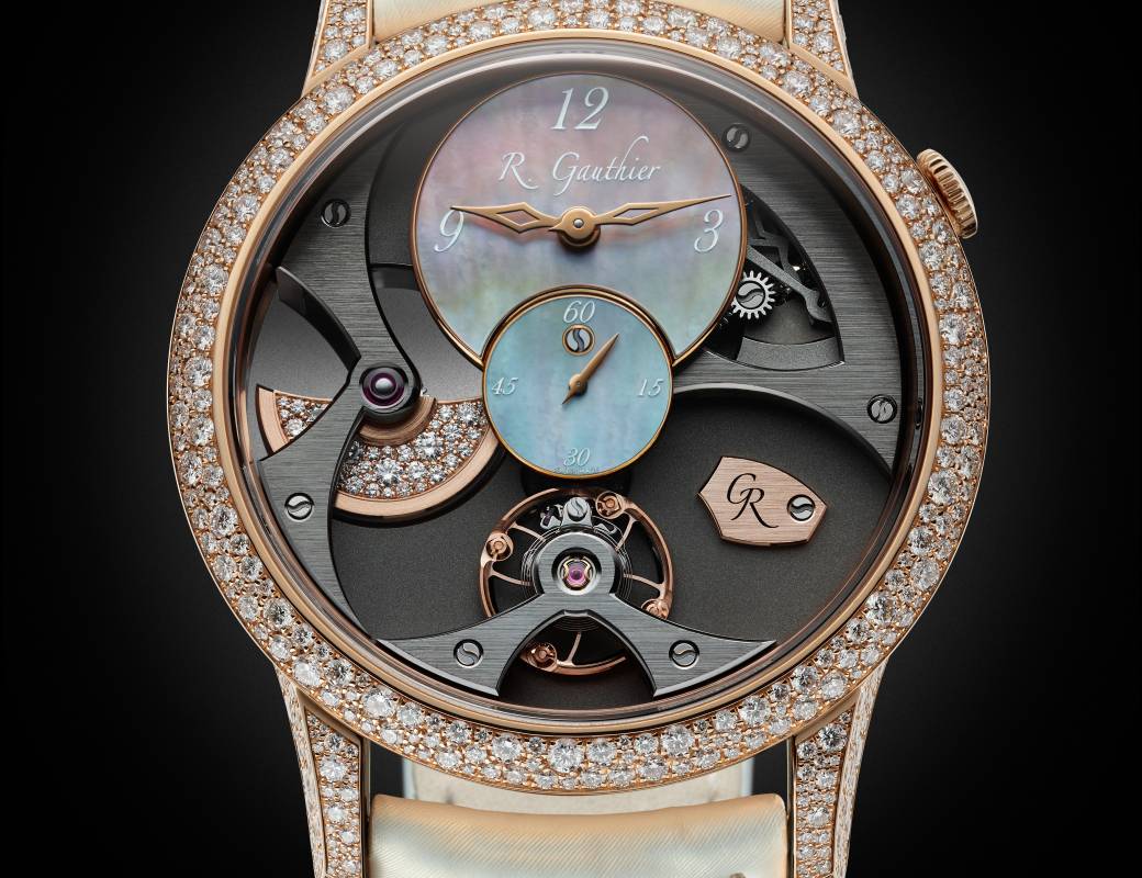 Snow-set unique piece