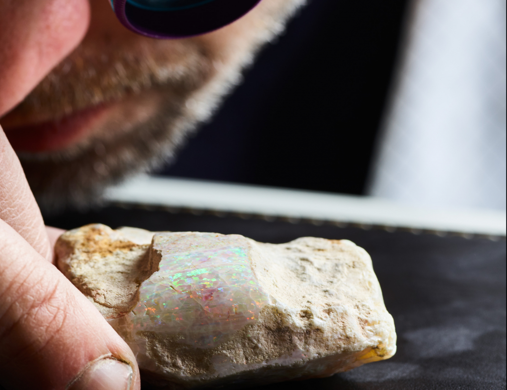 Examining_with_a_loupe_the_raw_opal_used_for_making_the_dial_of_the_Romain_Gauthier_Insight_Micro-Rotor_Lady_Opal