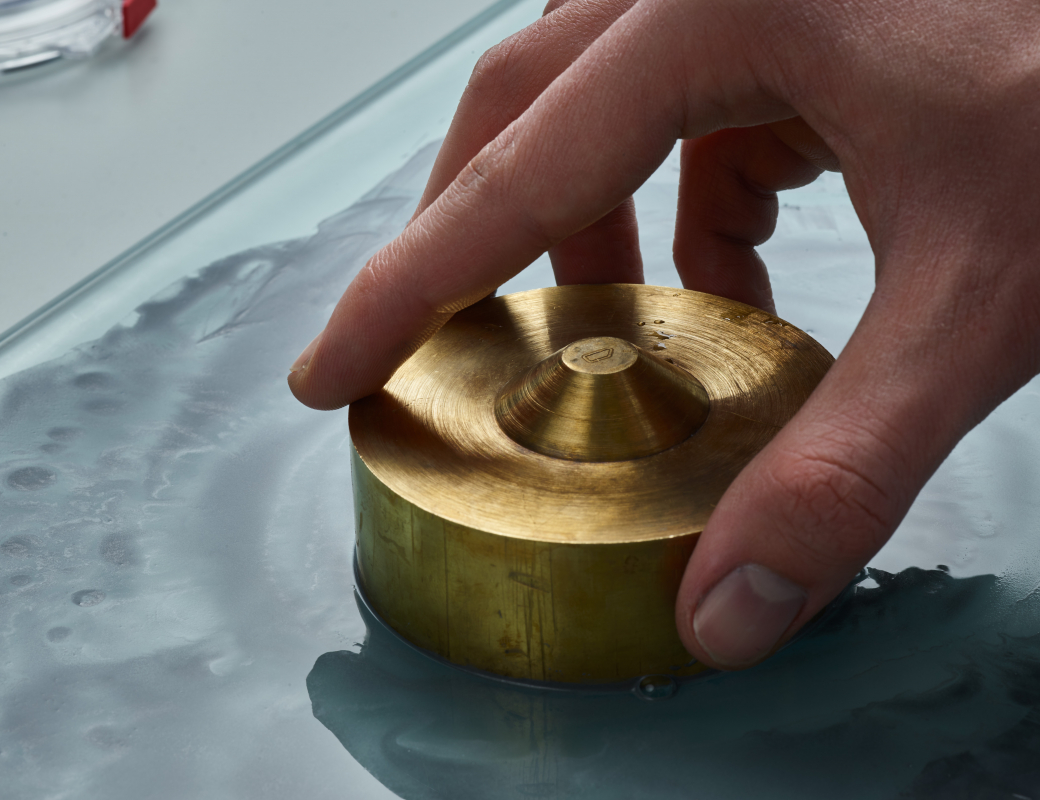 Rubbing_the_opal_by_hand_on_a_glass_board_covered_with_a_mixture_of_diamond_powder_and_water_to make_the_opal_the_right_thickness_for_the_Romain_Gauthier_Insight_Micro-Rotor_Lady_Opal