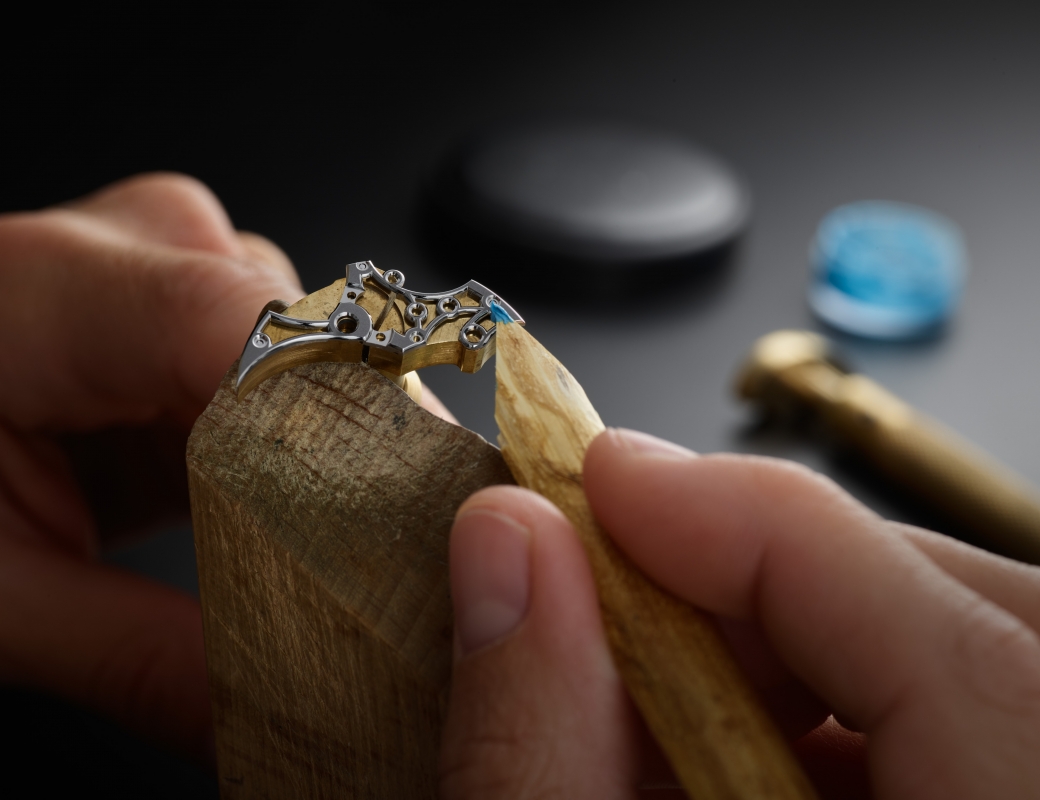 Polishing a bevel on a bridge from the Romain Gauthier Insight Micro-Rotor Squelette using gentian and diamond paste